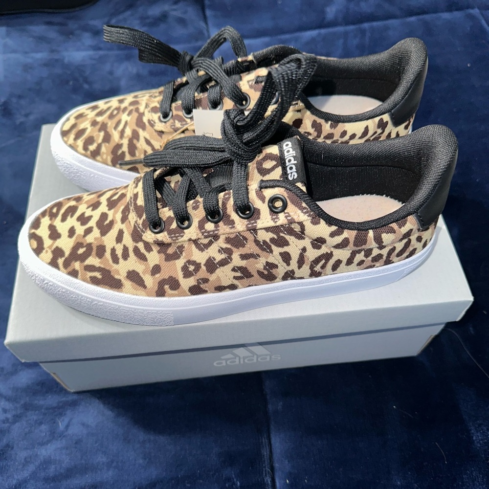 New in box Adidas Vulc Raid3r Shoes size 6 - Picture 3 of 8